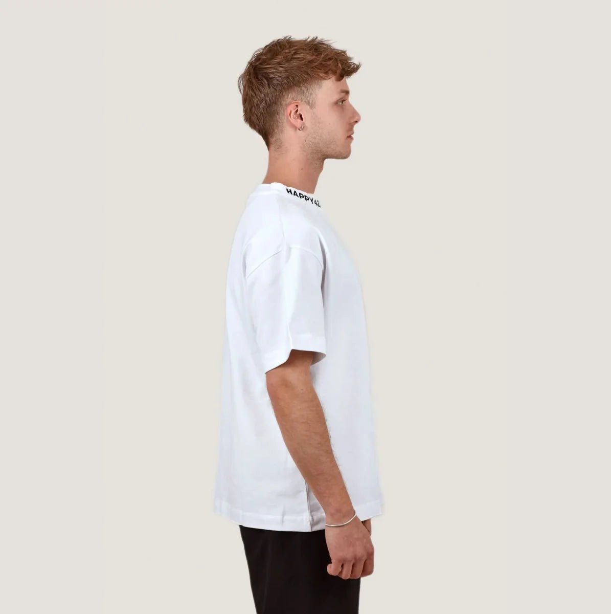 Oversize T - Kragen mit Stick Weiß - Merch - Hanfify®
