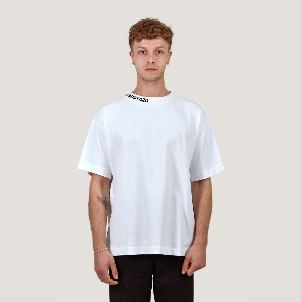 Oversize T - Kragen mit Stick Weiß Merch XXL - Hanfify®